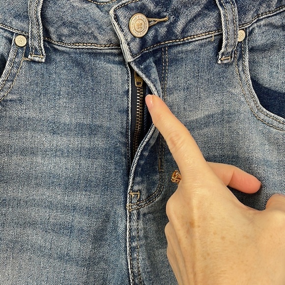 Altar'd  State Distressed Ripped Skinny Jeans Women's Size 27 Light Wash Stretch - Picture 10 of 17